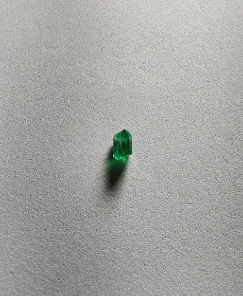 Carved Emerald 0212060